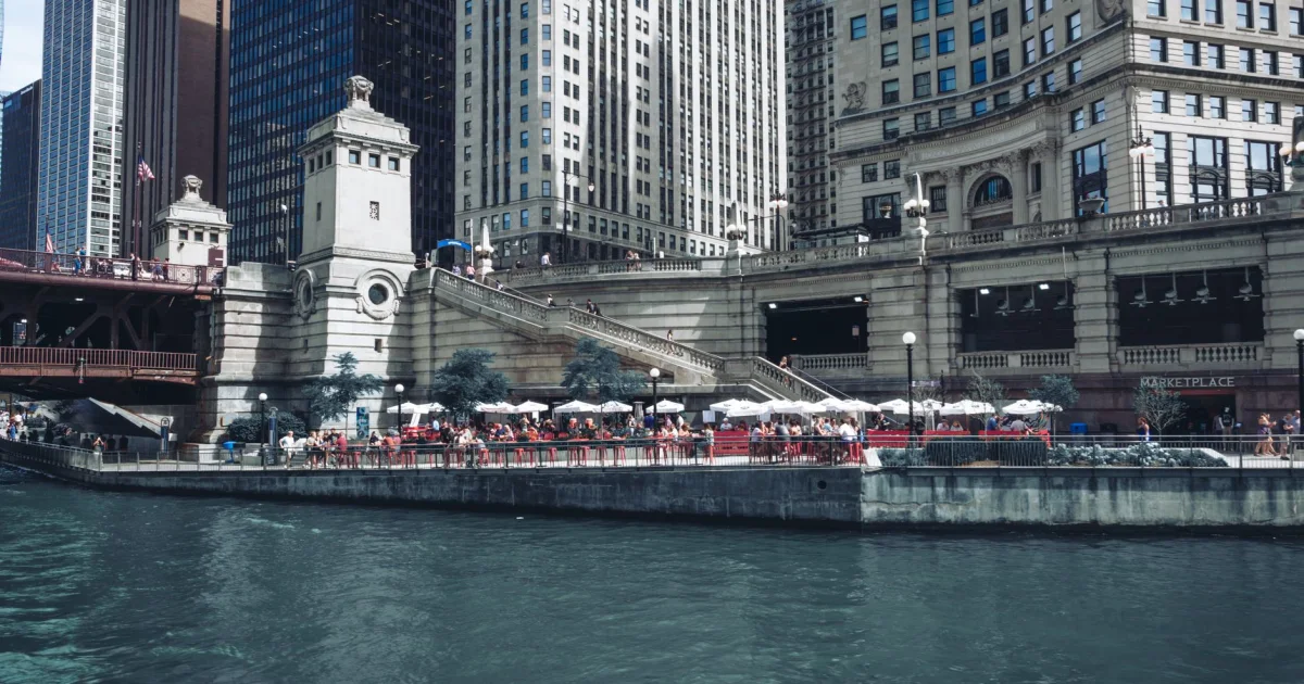 Dine‑and‑dash incidents spark viral backlash in Chicago and Hong Kong