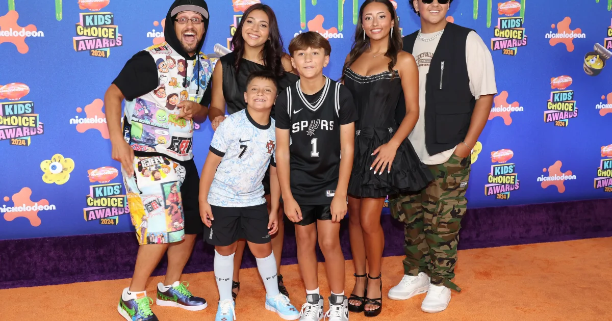 Vincent Carter Calls Family ‘Demons’ in Instagram Live