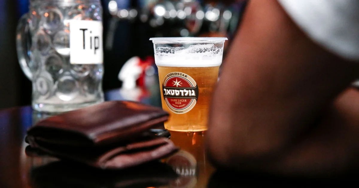 Tipping Culture Debate: 'Tipping Propaganda' TikTok Viral