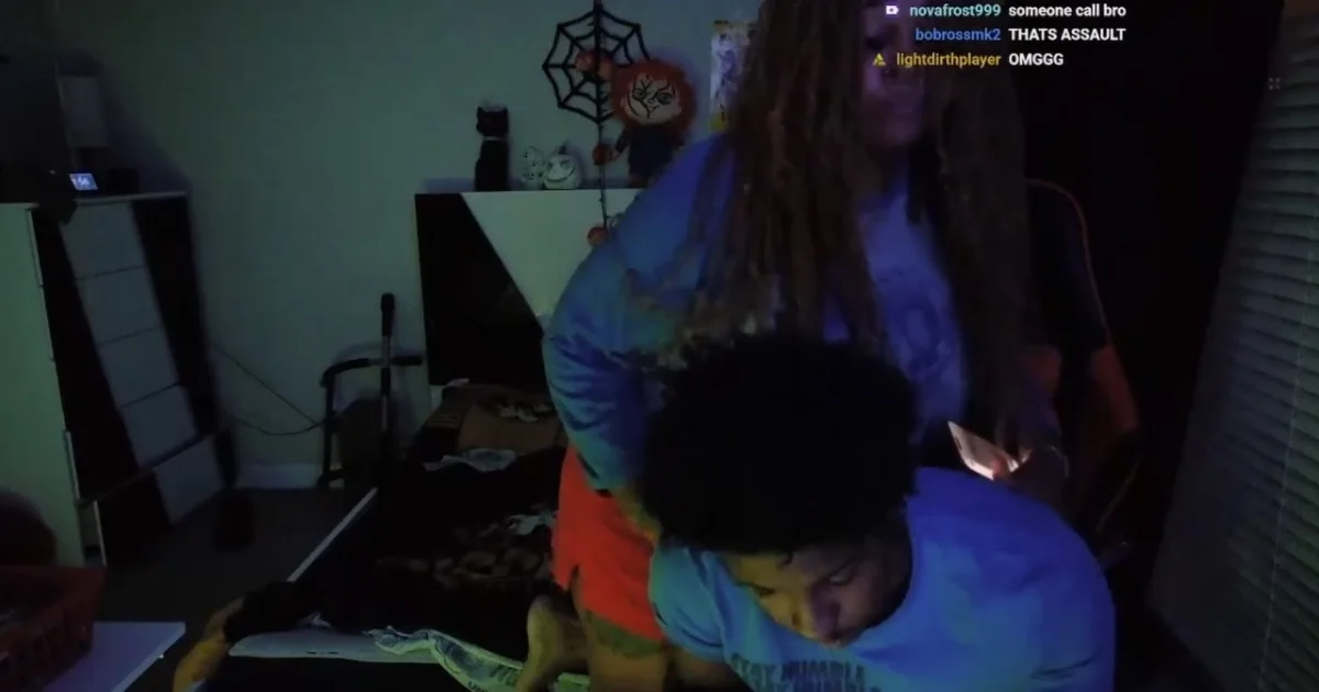 Twitch Streamer Attacked by Mom